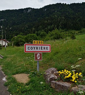 Panneau d'entrée du village.