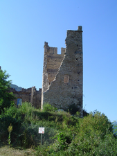 Vue de la tour carrée du château.