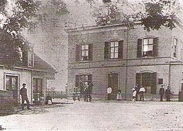 Station Veenenburg, met links het koffiehuis