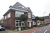 Woning, Raadhuis in Amsterdamse School-stijl (in de belettering invloed van de Amsterdamse School-stijl)