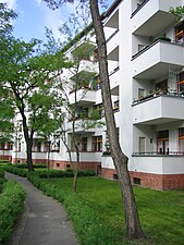 Flats in Berlin's Prenzlauer Berg by Bruno Taut (1920s)