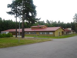 Före detta skolbyggnad för Artilleriets officershögskola (ArtOHS) och Artilleriets stridsskola (ArtSS) i Kristinehamn.