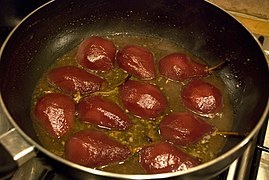 Cuisson dans du vin rouge.