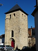 Le clocher fortifié de l'église Saint-Léger.