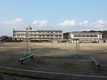 津布田小学校（津布田1028番地の1、2011年撮影）