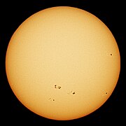 Aufnahme von Sonnenflecken mit elektronischem Verschluss bei einer Belichtungszeit von 1⁄20000 Sekunde (Blendenzahl 8, Belichtungsindex ISO 200)