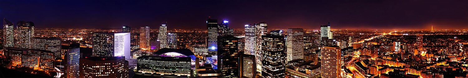 Panorama čtvrti La Défense - Tour Granite úplně vlevo (Eiffelova věž v pozadí vpravo)