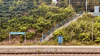 Quai et escalier.