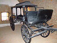 Jüdischer Leichenwagen in Kutschenform