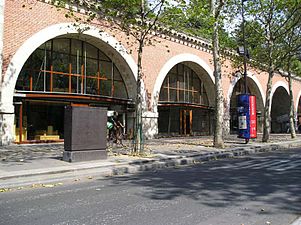 El viaducto de las Artes visto desde la avenida Daumesnil.