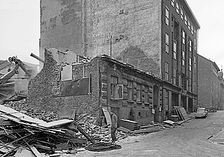 Rivning i hörnet Norra Smedjegatan / Hamngatan, 1967.