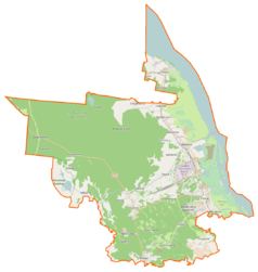 Mapa konturowa gminy Police, blisko centrum na lewo u góry znajduje się punkt z opisem „Karpin”