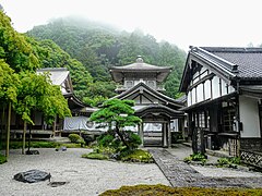 庫裡（右）、客殿（中）、書院（左）