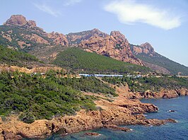 TGV op de spoorlijn Marseille - Ventimiglia bij het Pic de Cap Roux, juli 2006