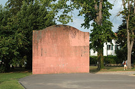 Photographie d’un petit fronton de pelote basque.