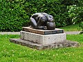 Baiser à la terre, statue de Dante Ghielmini.