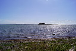 Græsholm och Svelmø med Avernakø i bakgrunden.