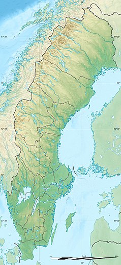 Mapa konturowa Szwecji, blisko lewej krawiędzi na dole znajduje się punkt z opisem „Hälsö”