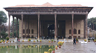 El palacio de Chehel Sotún (1647) en Isfahán