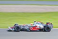 Hamilton s vozem MP4-22 při Grand Prix Velké Británie.