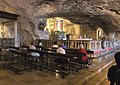 Intérieur de la basilique Saint-Michel-Archange à Monte Sant'Angelo.