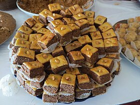 Baklava cortada en forma cuadrada