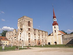 Põltsamaa castle an kirk