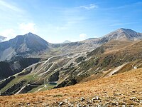 Les sources du Ter, dans le cirque d'Ulldeter. Gra de Fajol à gauche, Pic del Gégant à droite, Coll de la Marrana entre les deux. Torreneules au fond.