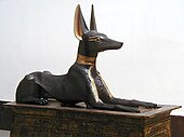 Anubis Tapınağı; yaklaşık MÖ 1336-1327; boyalı ahşap ve altın; 1,1 × 2,7 × 0,52 m; Krallar Vadisi'nden; Mısır Müzesi (Kahire)