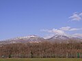 西から根子岳峰（左）と四阿山峰（右）を望む