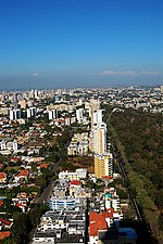 Anacaona Avenue in Santo Domingo. Mirador del Sur park