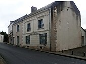 Photographie en couleurs d'un bâtiment avec l'enseigne « Biblio Bulles ».