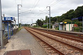 Voies, quais et abris de la halte.