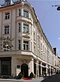 Restaurierter Altbau an der Hackenstraße mit Einzelhandel und Wohnungen