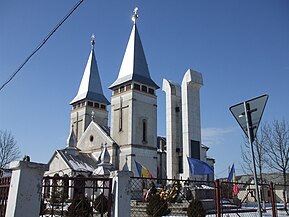 Biserica și Monumentul Eroilor