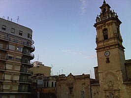 Campanario de la Basílica menor de San Jaime en la plaza Mayor de Algemesí.