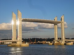 Le pont Jacques-Chaban-Delmas levé à Bordeaux, le 15 mars 2013 (jour de son inauguration).