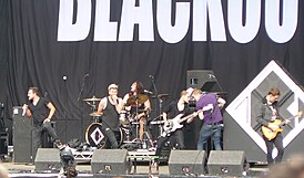 The Blackout выступают на Leeds Festival 2011