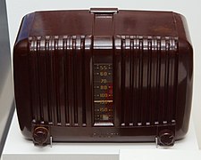 Radio Bakelite streamline (1952).