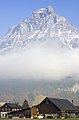 Hus i Engelberg med utsyn mot fjellet Hahnen.