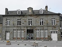 Maen Roch (35) Hôtel-de-Ville.jpg