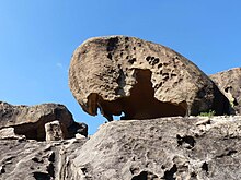 Rundliche „Wollsäcke“ mit der typisch aushöhlenden Tafoni-Verwitterung in den Augengneisen der Beşparmak Dağları/Latmos bei Bozalan