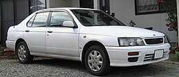 Una Nissan Bluebird undicesima serie