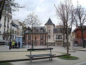 ポール＝ヴェルレーヌ広場, 掘り井戸がある。(La place Paul-Verlaine et le puits artésien), 2009年3月