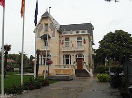 The town hall in Pézilla-la-Rivière