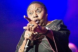 Miriam Makeba konsertoimassa.