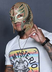 Rey Mysterio (42105461220).jpg