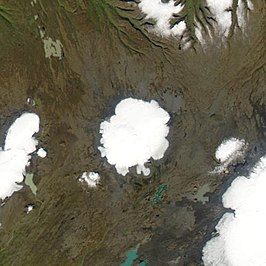 Satellietbeeld van de Hofsjökull, met links ervan de Langjökull, en rechts een deel van de Vatnajökull