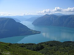 Lustrafjorden vid Urnes.