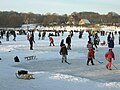 Januar 2009. Blick zum nördlichen Seeufer mit Fachwerkgebäuden der Gaststätte.